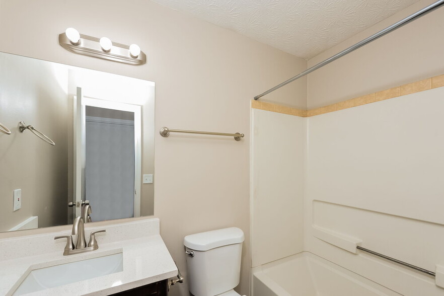 Building Photo - 3510 Baroney Ln SW