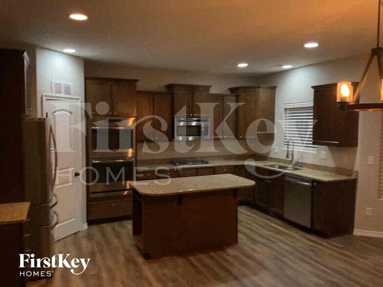 Building Photo - 3644 Saguaro Cir