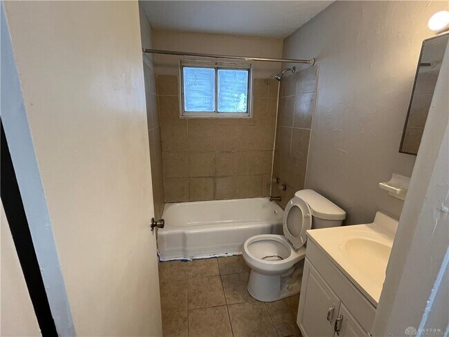 Building Photo - 445 Hunter Ave