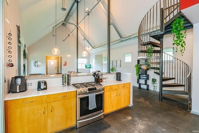 Building Photo - 612 N Kerry Dr