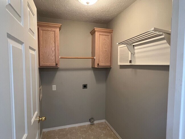 Building Photo - 3 Bed / 2 Bath in the Heart of Nixa