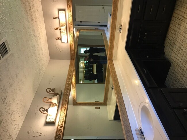 Building Photo - Great 4 Bedroom 2.5 Bath home in East Cobb...