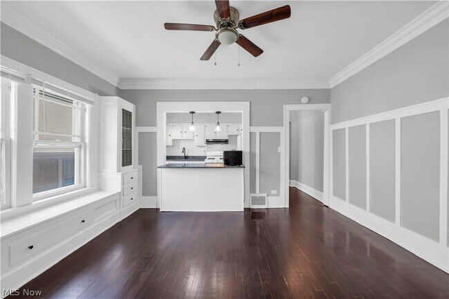 Building Photo - 1353 Phelps Ave