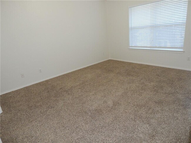 Building Photo - 13521 Shawna Dnay Dr