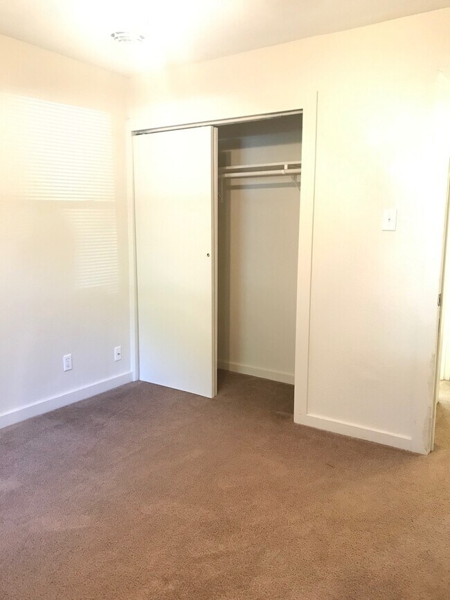 Building Photo - 3424 SW Brendan Ave