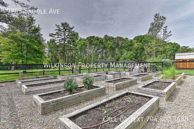 Building Photo - 9705 Saddle Ave