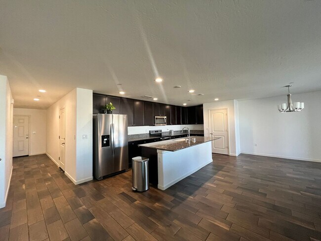 Building Photo - 1517 S Barberry Pl