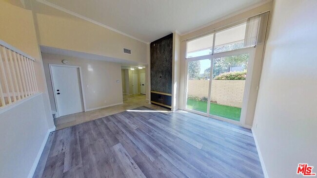 Building Photo - 4754 La Villa Marina