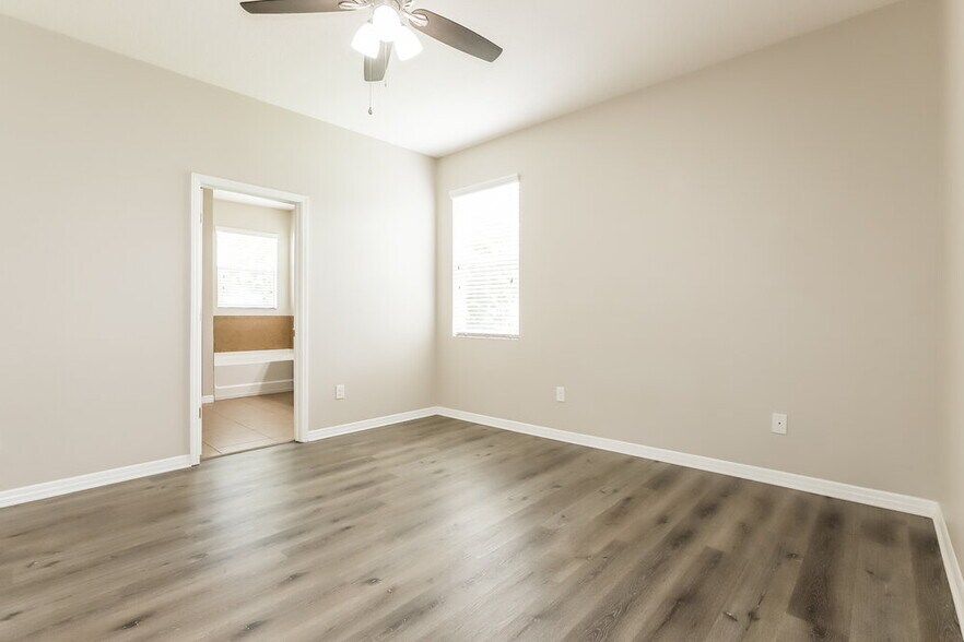Building Photo - 511 Stone Briar Dr