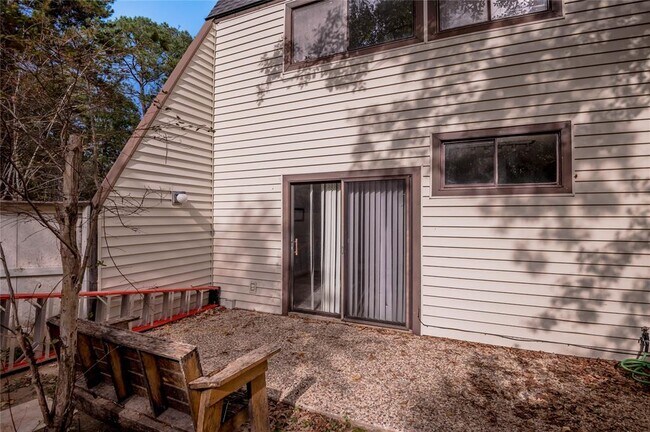 Building Photo - 24468 Country Clb Dr