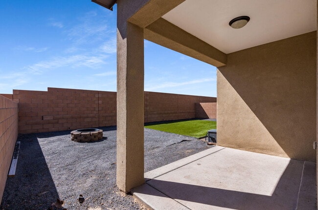 Building Photo - 2313 Melon Ridge Loop NE