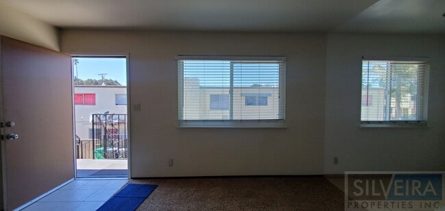 Building Photo - Comfortable upstairs apartment space