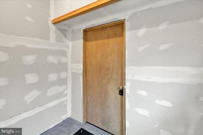 Building Photo - 392 5 Locks Rd