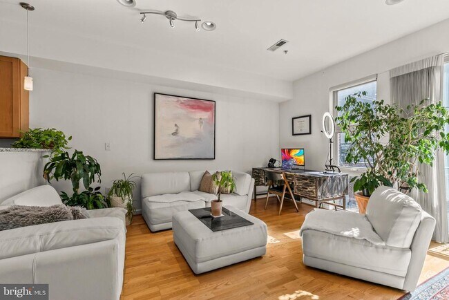 Building Photo - 1421-1423 Chapin St NW