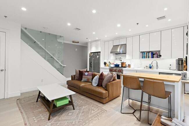 Building Photo - 313 Washington St