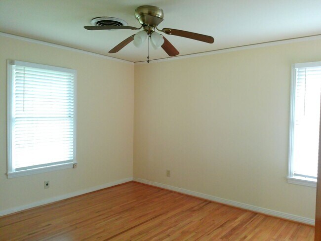 Building Photo - 530 Hopper Dr