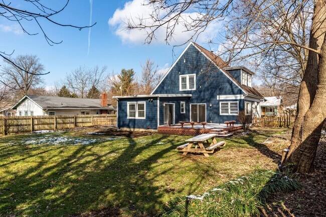 Building Photo - 180 Rosemont Garden