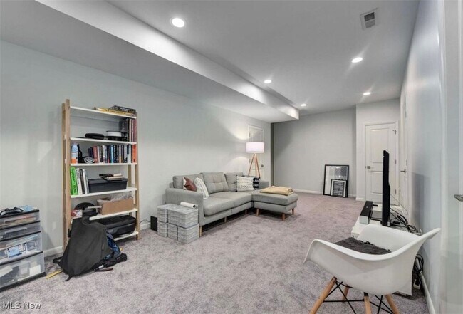 Building Photo - 1926 W 52nd St