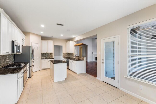 Building Photo - 11 Belcarra Pl