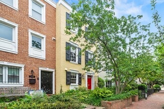 Building Photo - 750 9th St SE