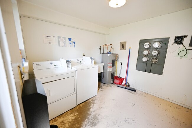 Building Photo - 1104 3rd Ave W