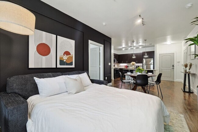 Building Photo - 5445 Town and Country Blvd