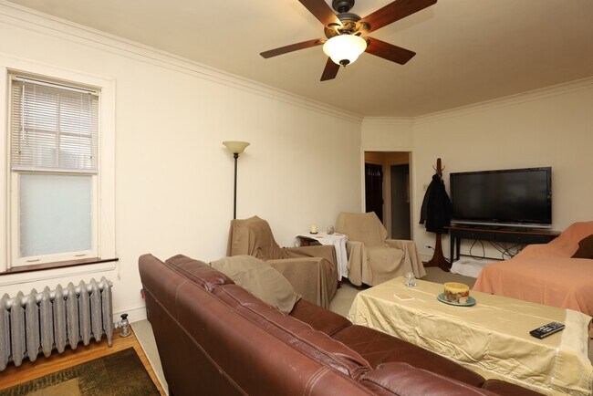 Building Photo - 4871 N Talman Ave