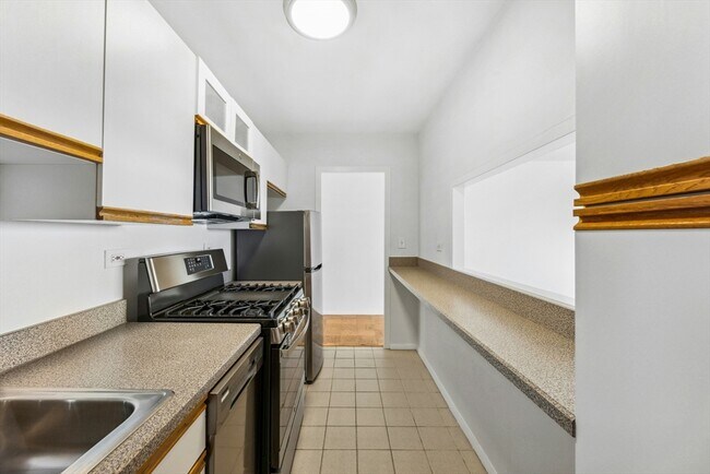 Building Photo - 6 Whittier Pl