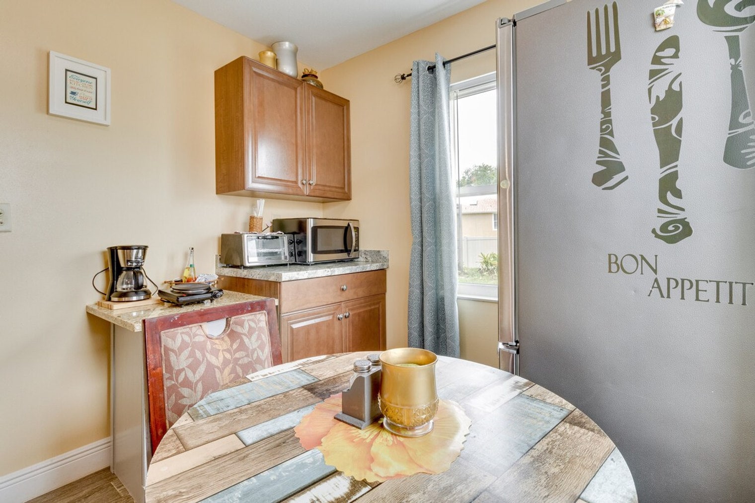 Building Photo - 7232 Lazy Hill Dr