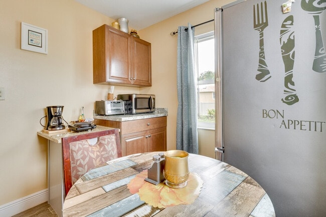 Building Photo - 7232 Lazy Hill Dr