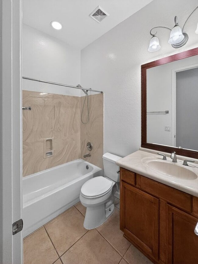 Building Photo - Spacious 3 car garage home at Paseo Trail!