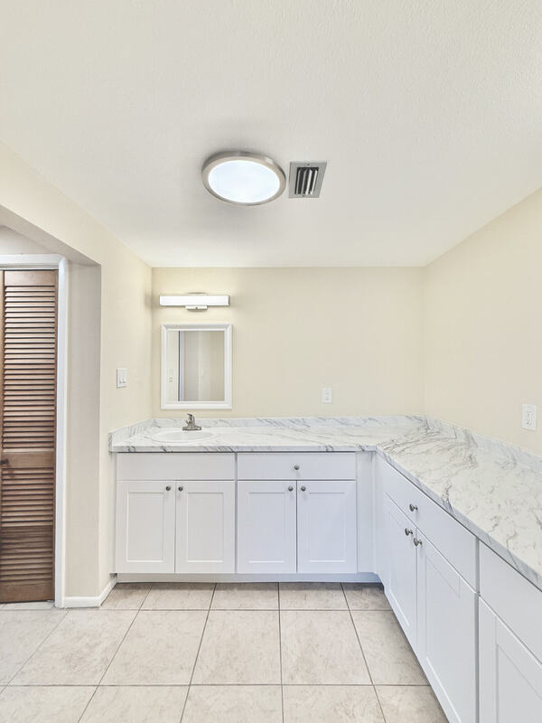 Building Photo - 8026 Brighton Dr