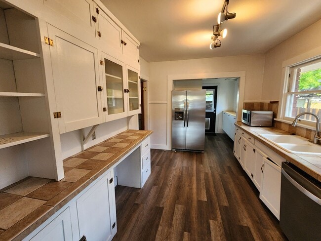 Building Photo - HONEY! Stop Scrolling! - FABULOUS!!!! Downtown SLC 3 bd house!