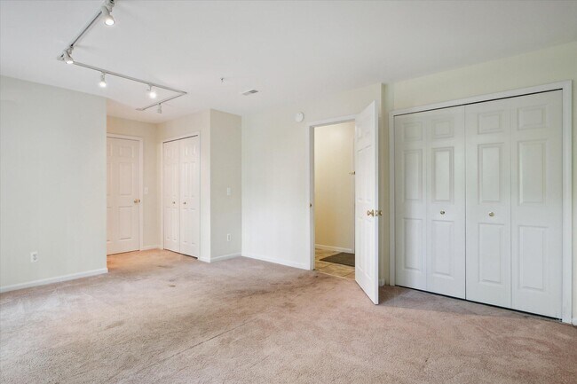 Building Photo - 2817 Barclay Way