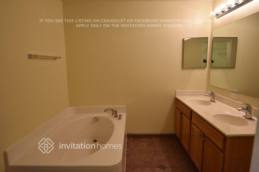 Building Photo - 2370 Sheila Dr