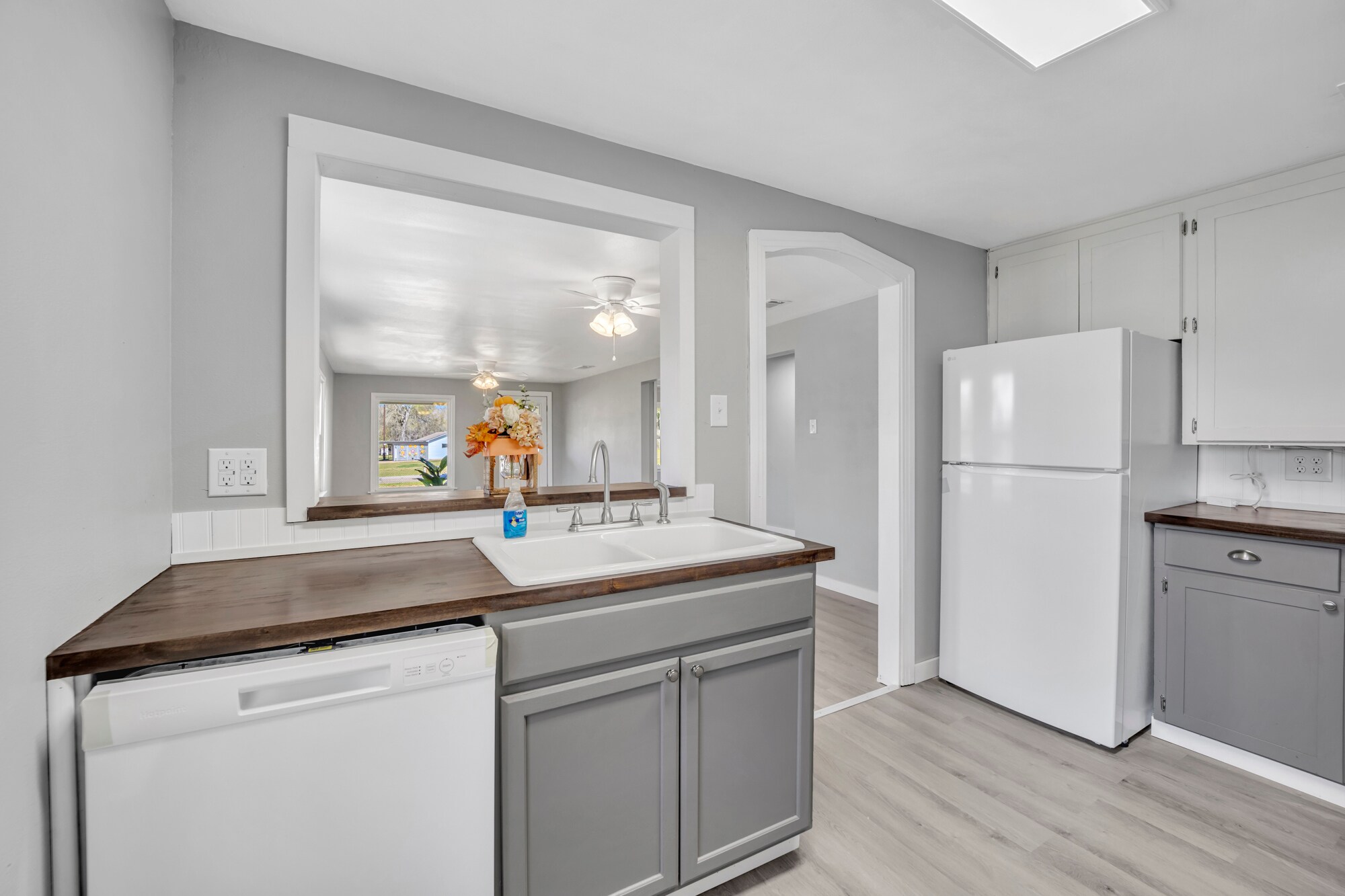 Building Photo - 4255 State Highway 323 W