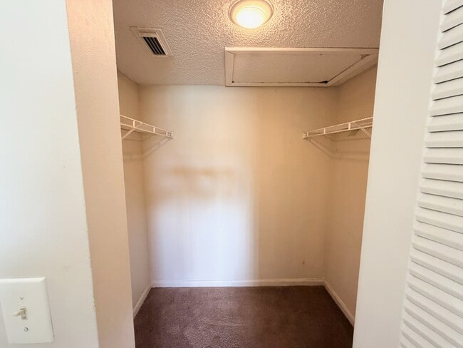 Building Photo - 960 Lake Victoria Dr