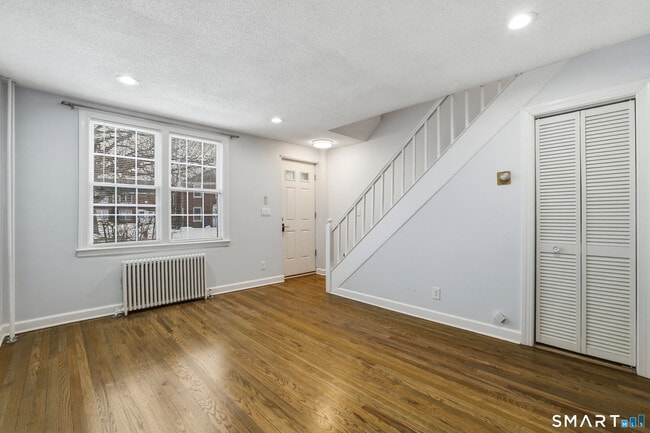 Building Photo - 28 Garden Dr