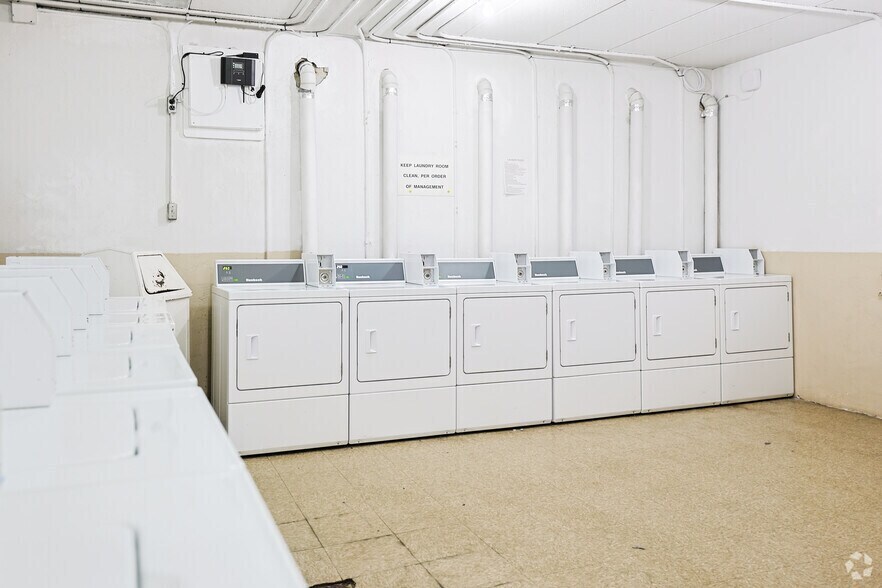 Building Photo - 55 Hill Rd