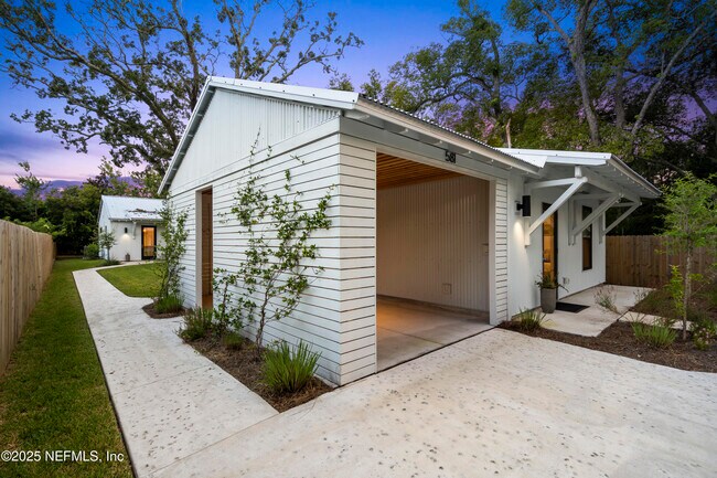 Building Photo - 581 Hazel St