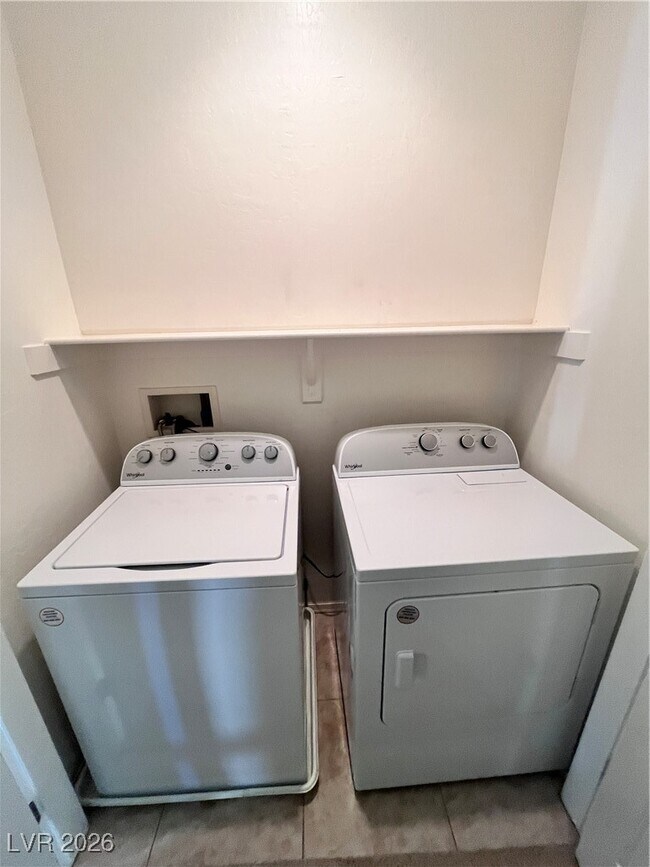 Building Photo - 6868 Sky Pointe Dr