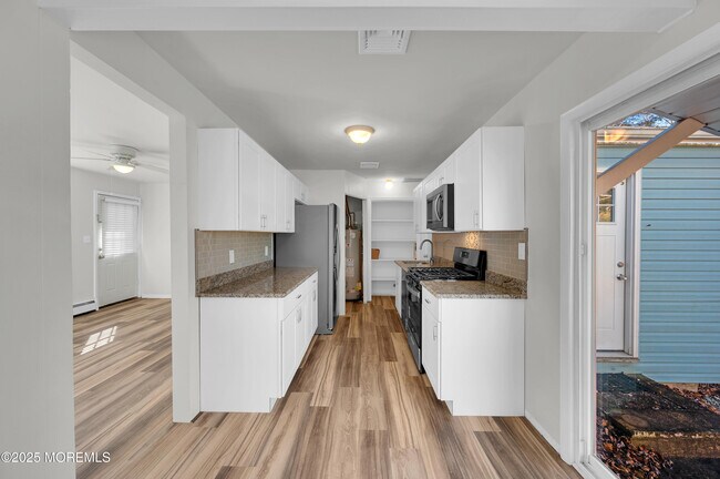 Building Photo - 251 Sprucewood Dr