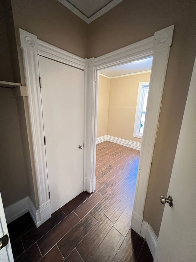 Building Photo - 419 N 1st Ave W