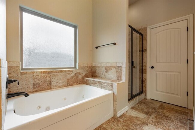 Building Photo - 600 Irish Ln