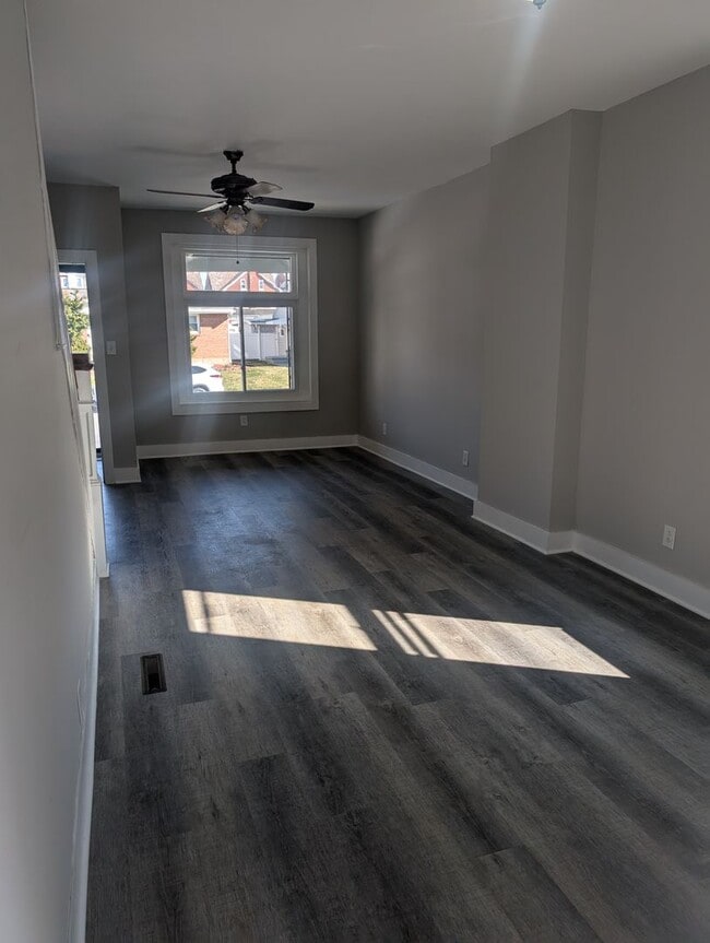 Building Photo - 2 Bedroom House for Rent