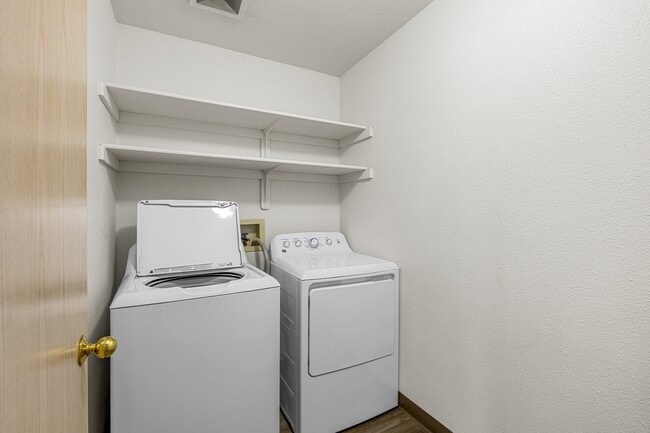 Building Photo - 3040 Sheraton Ct