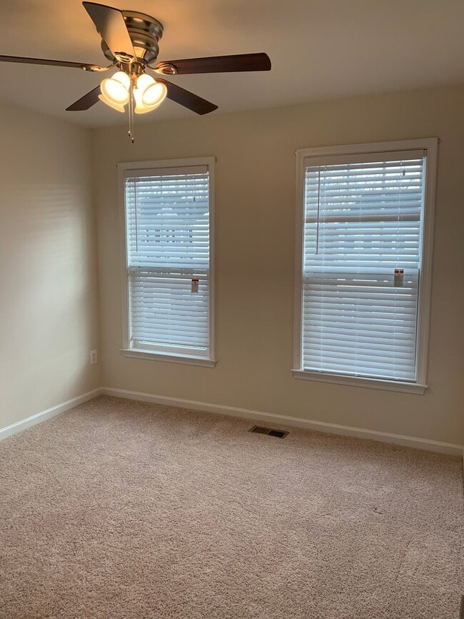 Building Photo - 116 Sequoia Dr