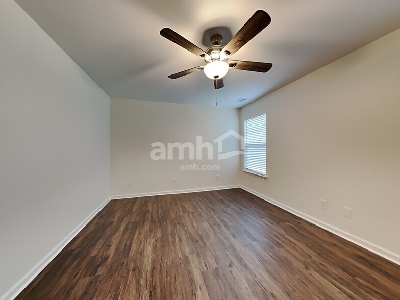 Building Photo - 144 Old Pond Cir