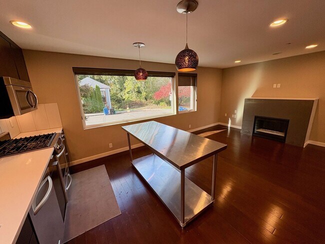 Building Photo - Beacon Hill Townhouse