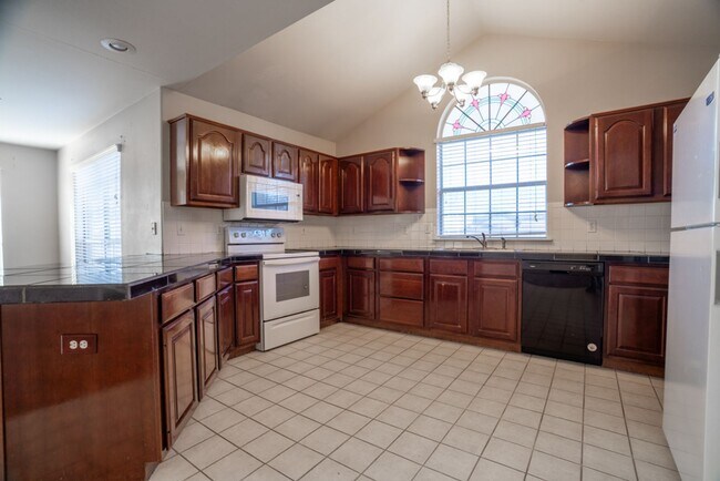 Building Photo - 3 bed 2 Bath townhome in a great location